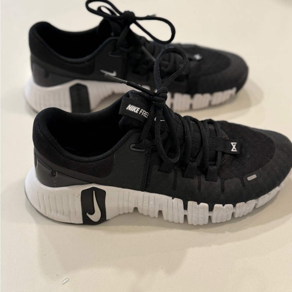 Nike Metcon Black and White Trainers